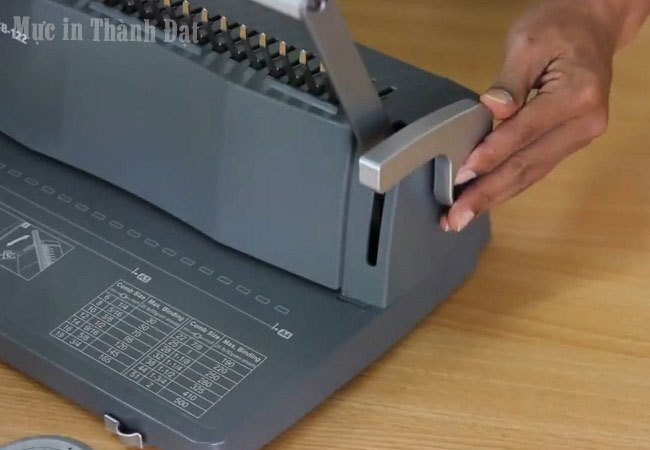 Máy Đóng Lò Xo Nhựa Đóng Sách DSB CB-122