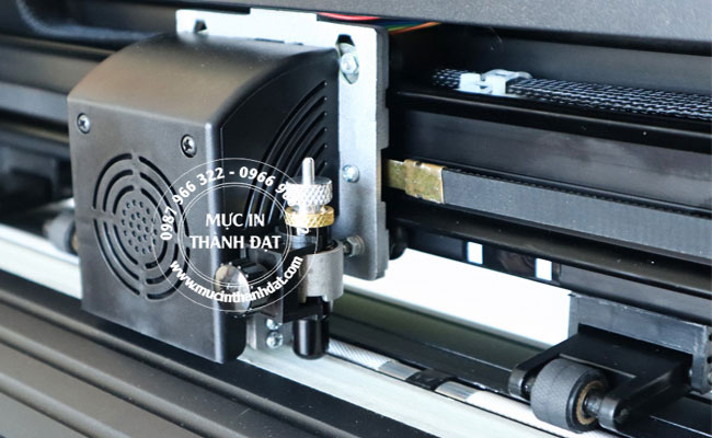Bảng điều khiển máy cắt bế decal Refine AC 721