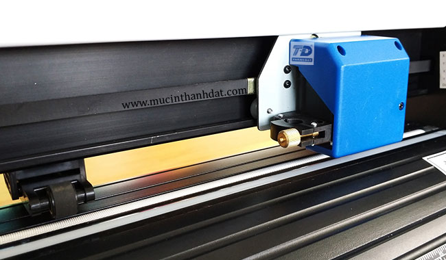 Bánh trước và đầu cắt Máy Cắt Decal Refine MH721 – CD